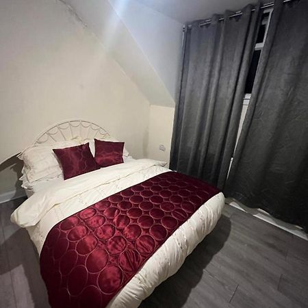 Double Bedroom In West Yorkshire, Leeds Leeds  Exterior foto