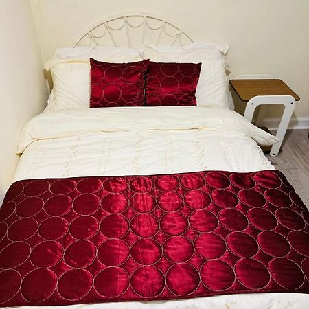 Double Bedroom In West Yorkshire, Leeds Leeds  Exterior foto