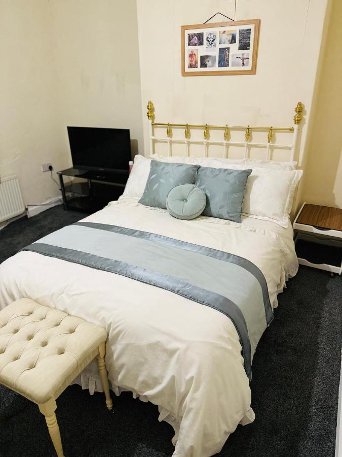 Double Bedroom In West Yorkshire, Leeds Leeds  Exterior foto